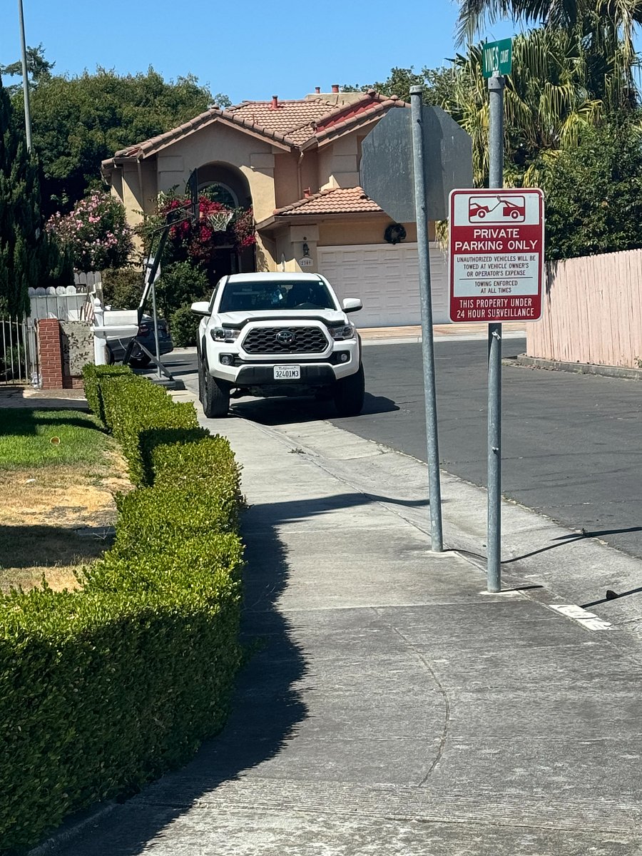 Neighborhood houses around under 0.3 miles 