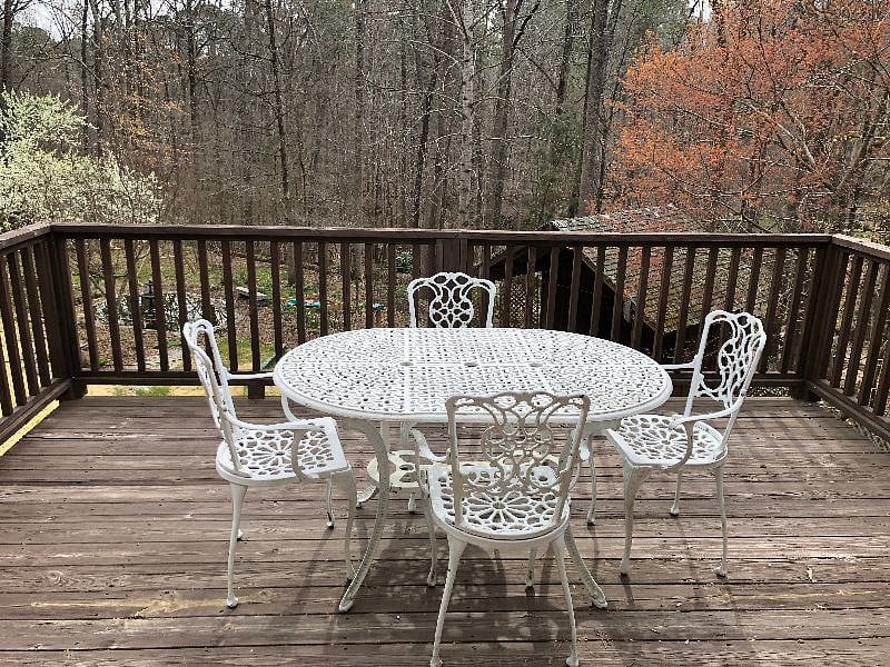 Outdoor eating area on sun deck