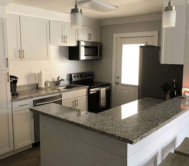 Fully Updated Kitchen with Bar Top