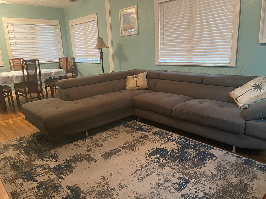 Living Room w/Extra Large Couch