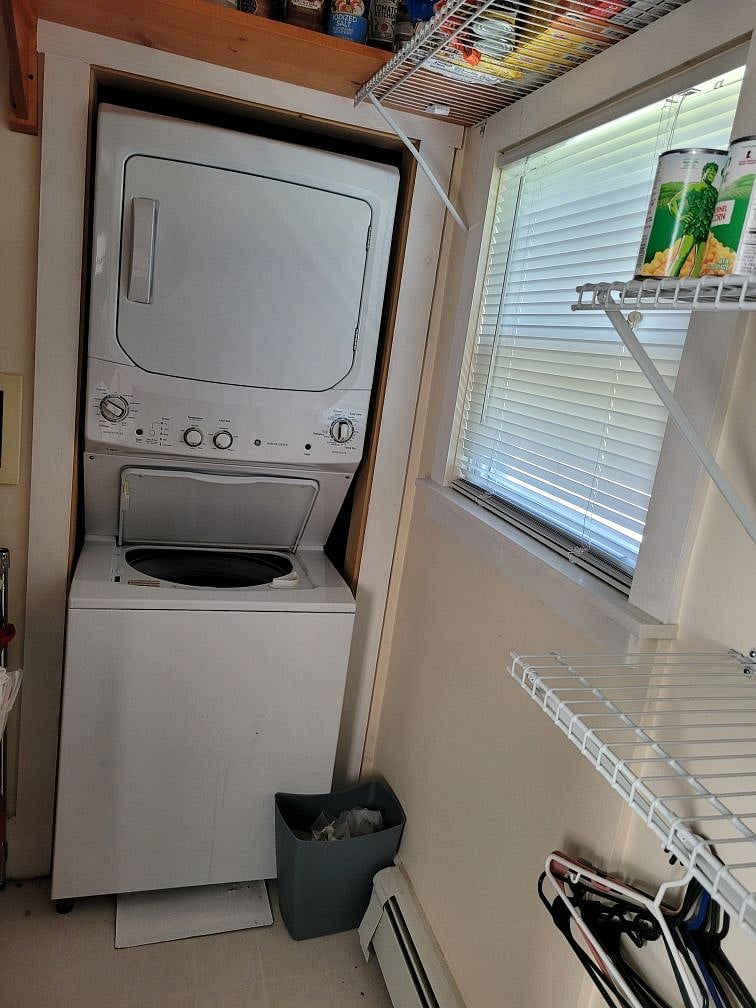 Laundry in nice pantry off kitchen area.