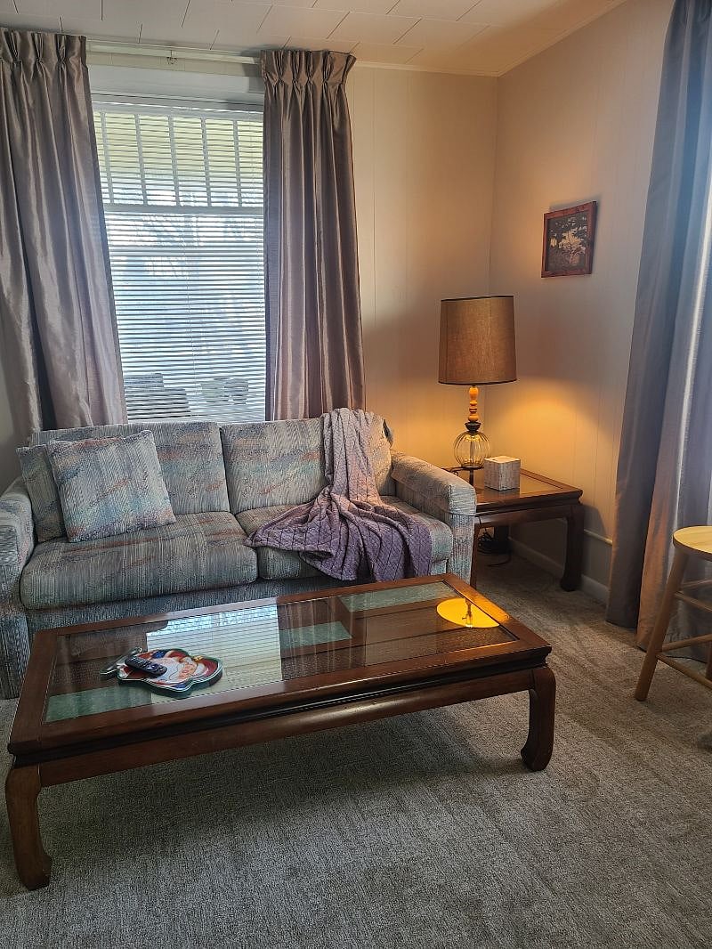 Front Unit Living room