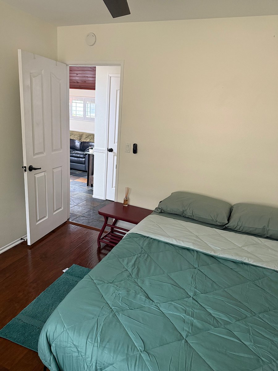 2nd bedroom entrance