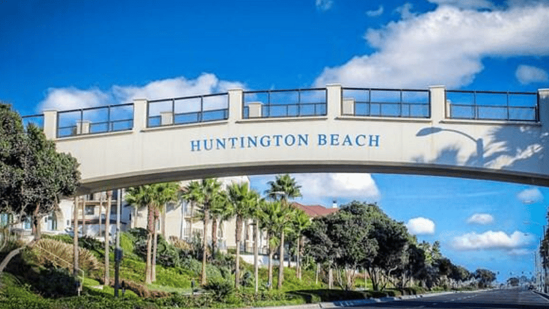 Short drive to downtown HB 10 min away