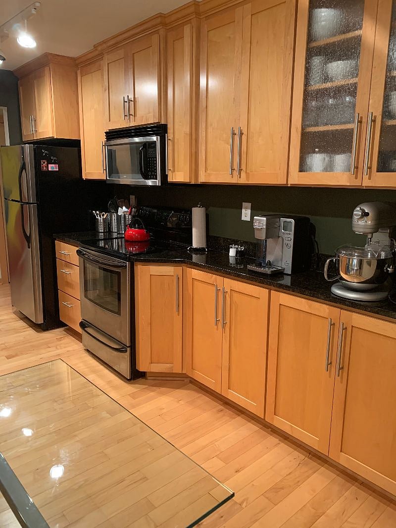 Fully stocked kitchen with updated appliances