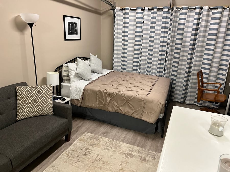 Queen bed w memory foam mattress