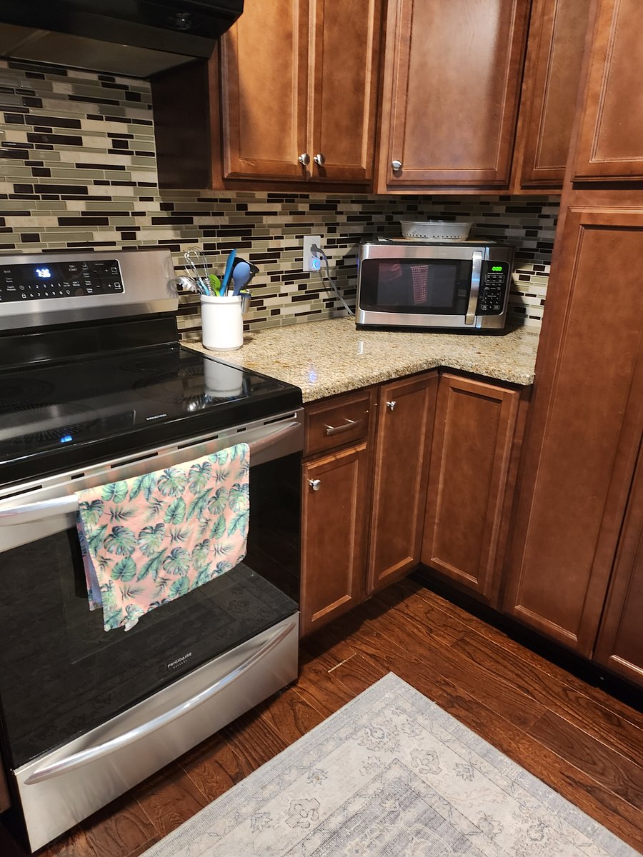 INDUCTION COOKTOP, MICROWAVE