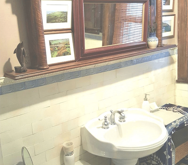 Plenty of bathroom storage