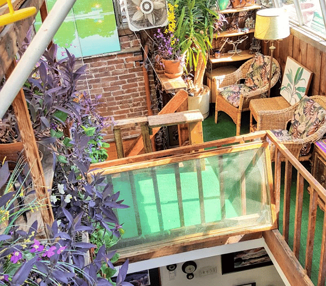 Solarium upstairs for use all year