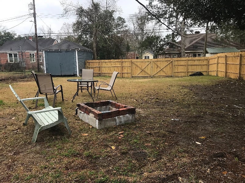 Long back fence yard . 3/4 privacy fence 