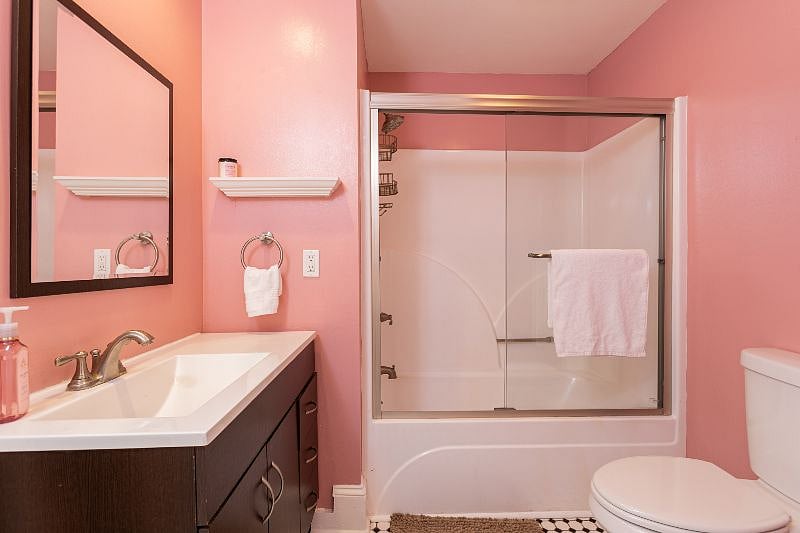 Your private en-suite bathroom