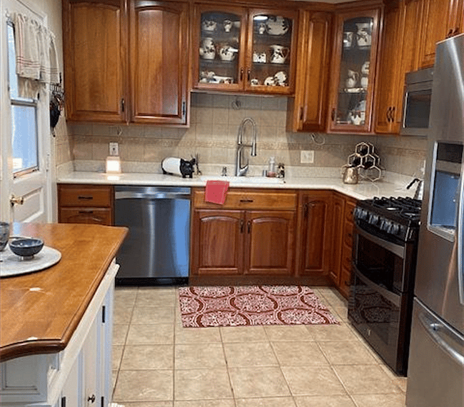 Fully equipped kitchen with all essential implements included