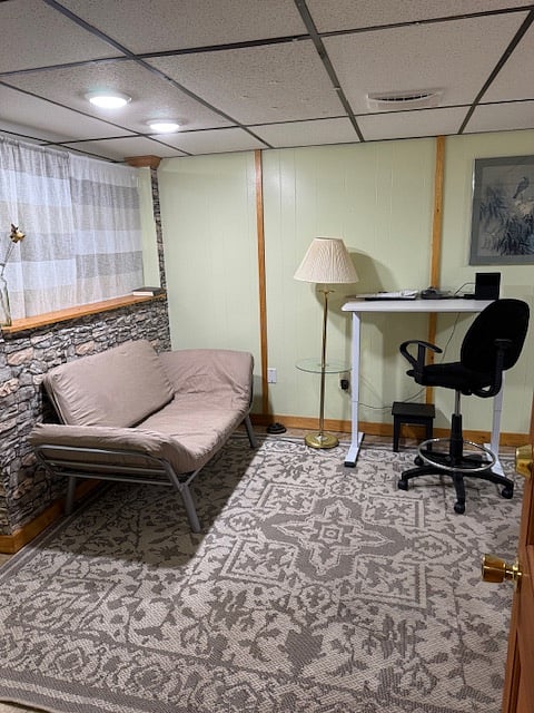 Standing desk & chair