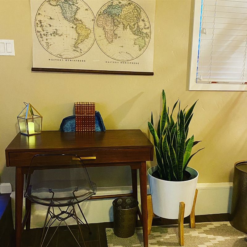 Desk & wi-fi = workspace