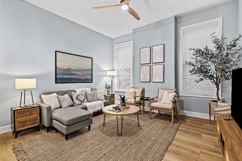 Spacious layout, plenty of lighting, ceiling fan