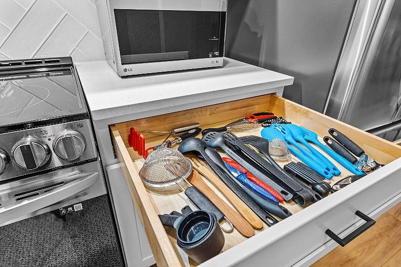 Full set of kitchen utensils