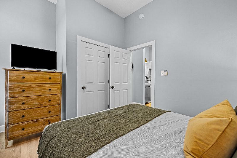 32 inch Smart TV -- sizeable closet