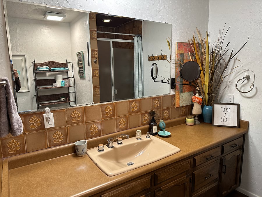 2nd floor guest bathroom 
