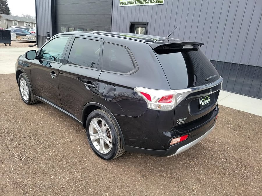 Rental cars are available for $600 to $800 per month.
