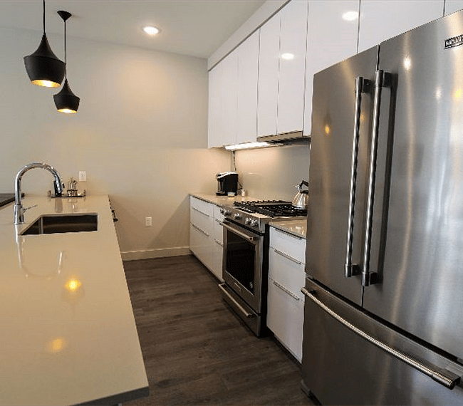 Fully equipped kitchen with everything you need for making a meal. 