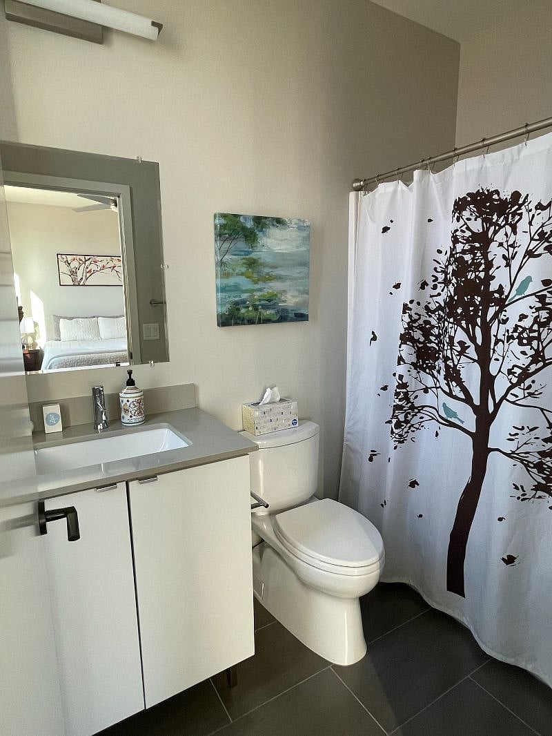 Private en-suite bathroom.