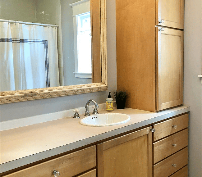 The bathroom is modern and stylish with shower, toilet and vanity