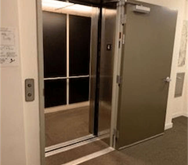Elevator from floor level to rooftop