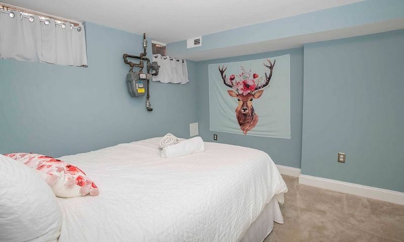 Bedroom with Queen Bed