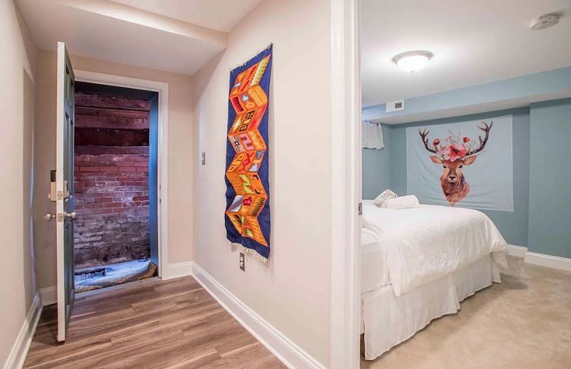 Front Entryway and look into Bedroom