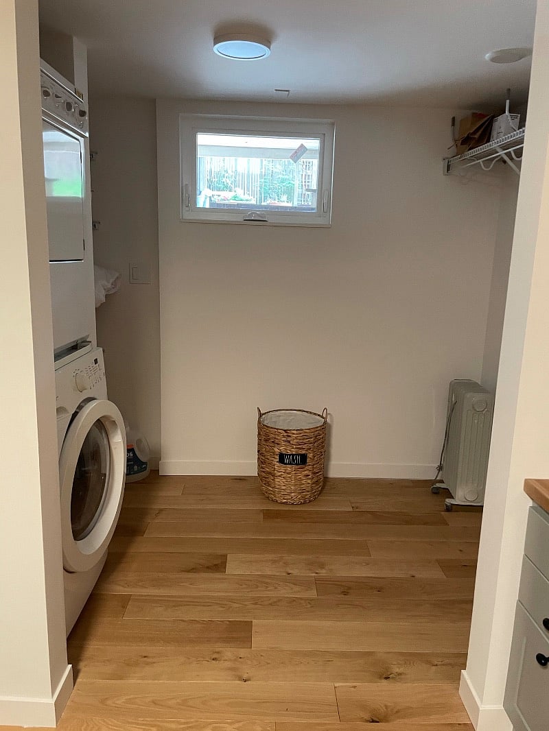 Laundry + walk in closet.