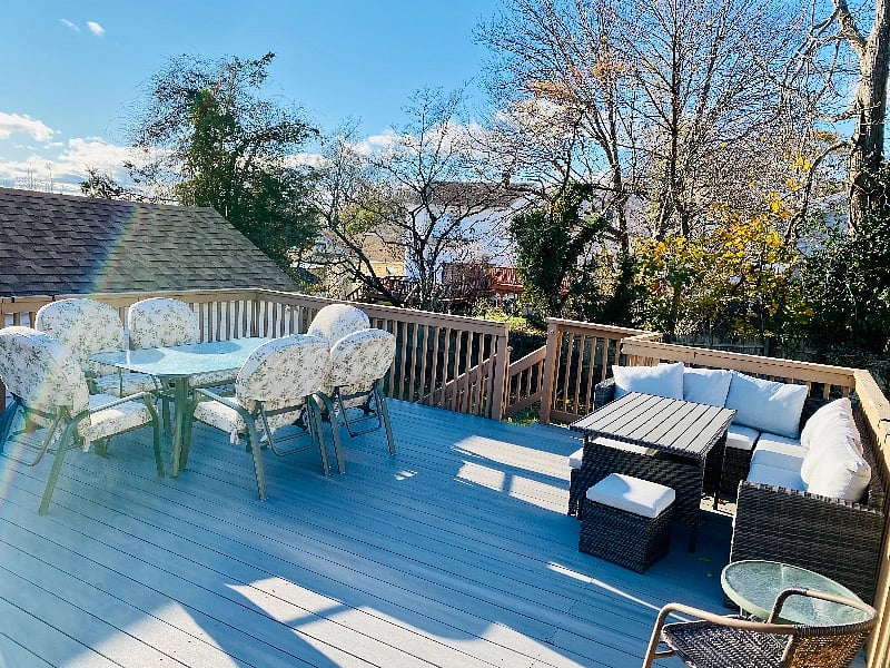 Very large back porch and keyless entry rear door