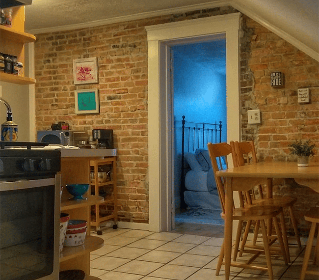 Fully stocked kitchen, everything you would need to make a home cooked meal... Even spices!