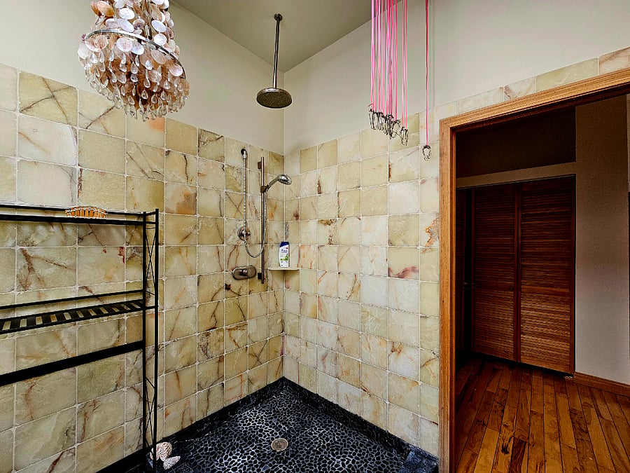 Walkin shower.