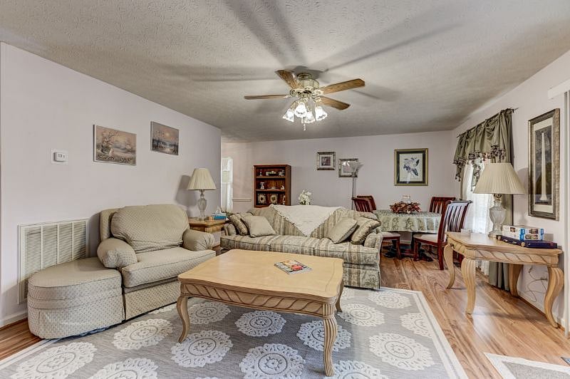 Spacious relaxing living room