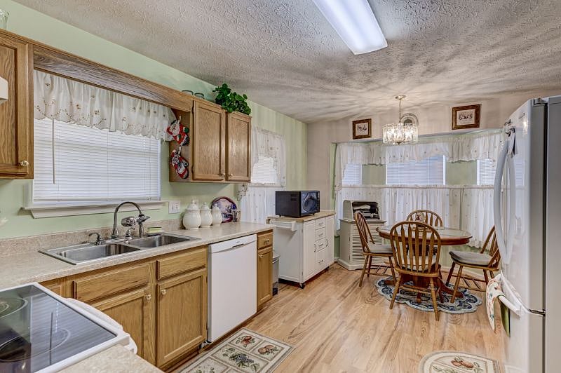 Full size appliances and stocked kitchen with dishwasher and microwave