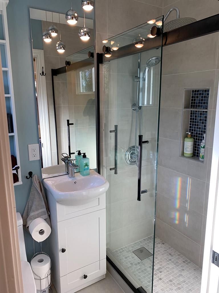 Unit full bathroom