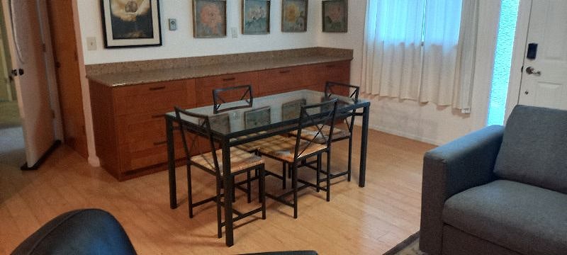 Dining area table, seats 4