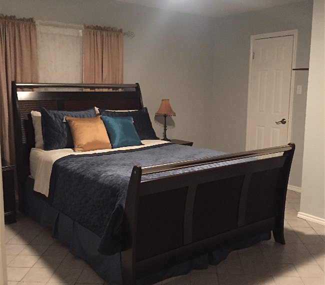 Master bedroom with Queen Bed.