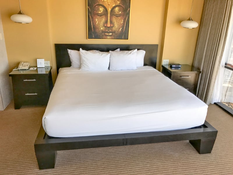 Convenient power & USB ports on each side of the bed.