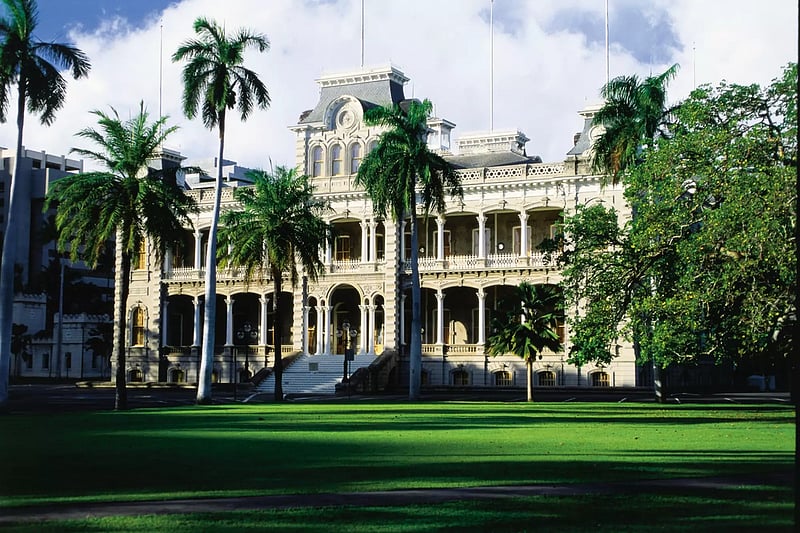 World famous Iolani Palace is a short 2 blocks away. 