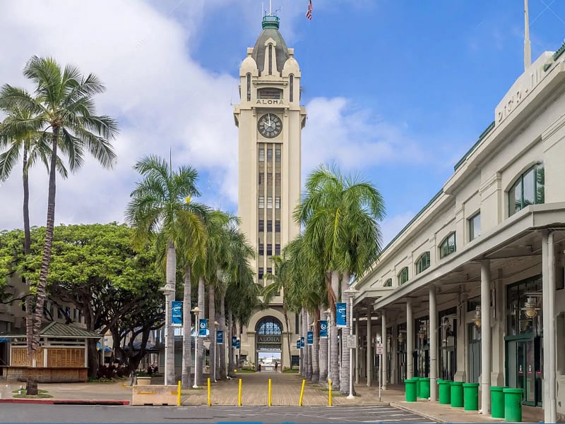 Aloha Tower: 3 blocks away.