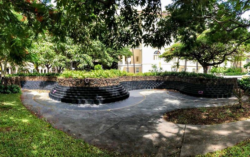 The somber Korean & Vietnam Memorial is 2 blocks away.