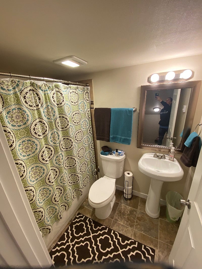 This is a full size bathroom with no additional storage (see pic of navy blue baskets in hallway). There is a full size bathtub and shower with towels provided for each tenant.