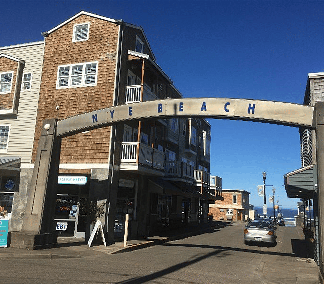 The home is located in the heart of historic Nye Beach. This home is conveniently located within walking distance to restaurants, shops and The Performing Arts Center.