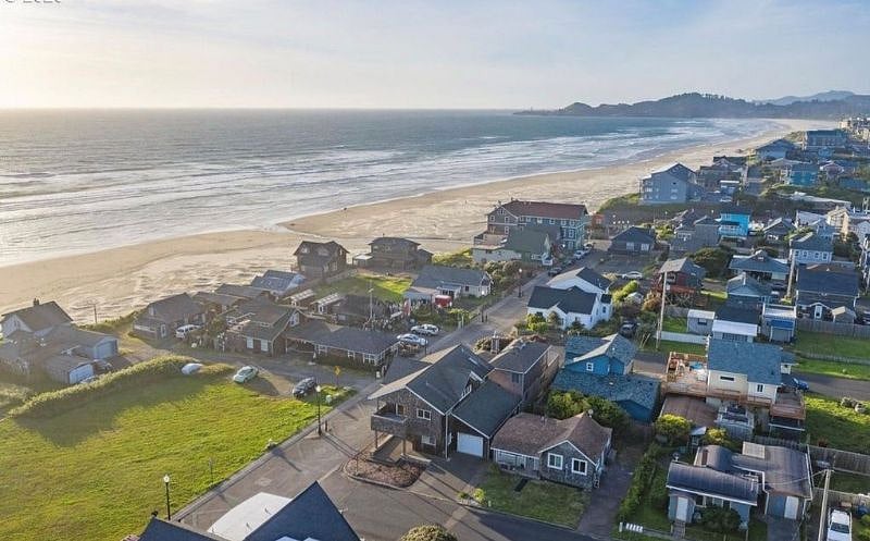  The home has a stunning location with a grass park and beach access just steps away. 