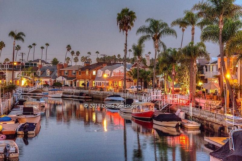 Naples island is a neighborhood with canals where you can navigate with a kayak, paddle board, waterbike, dragonboat or a duffy boat.