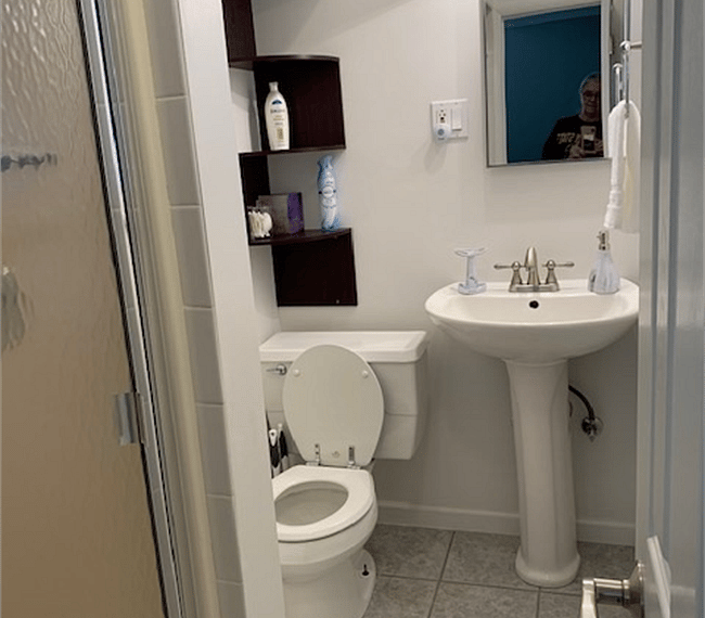 1/2 bath in master bedroom