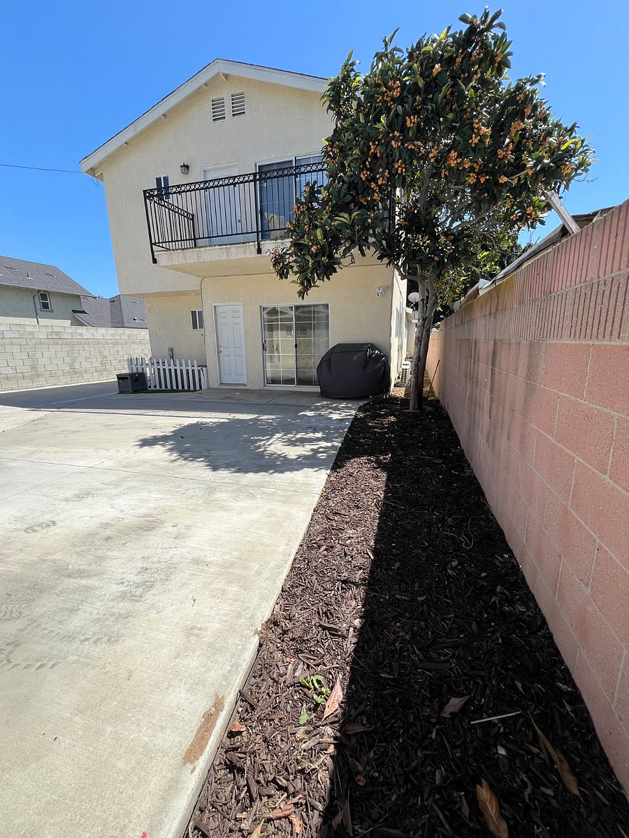 Distance from other house (view when you open your front door)