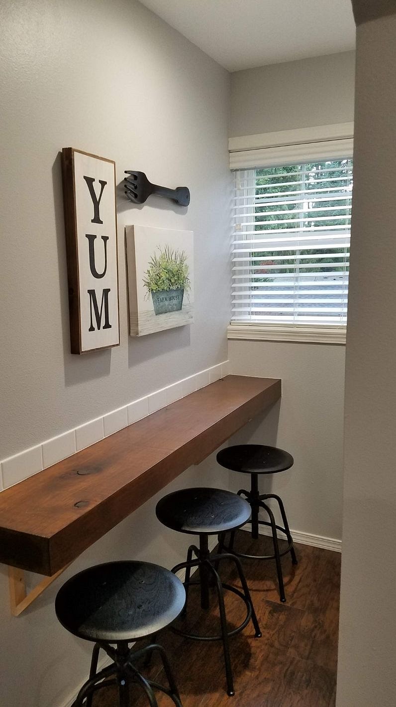 EATING BAR OFF OF KITCHEN (7)