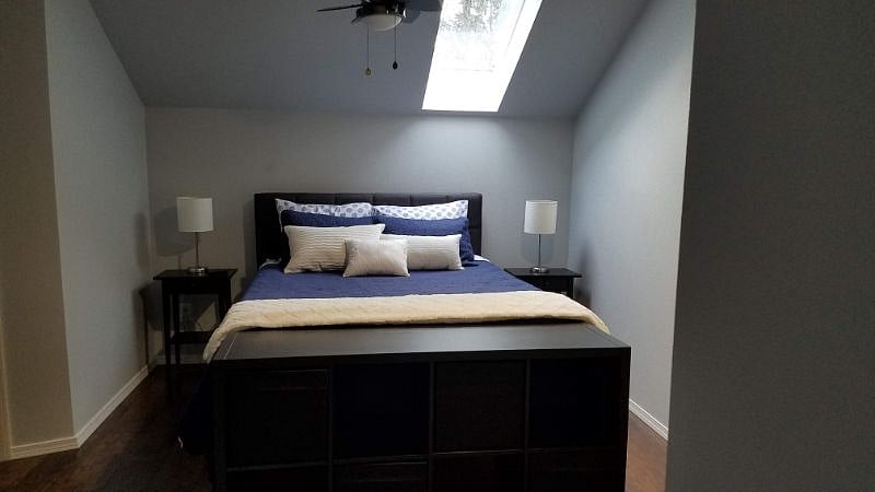 QUEEN BED